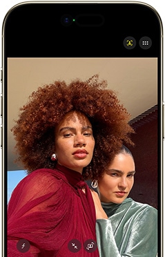iPhone&nbsp;Air، الجزء الأمامي الخارجي، Dynamic&nbsp;Island في الوسط بالقرب من الجزء العلوي، وميزة نمط 