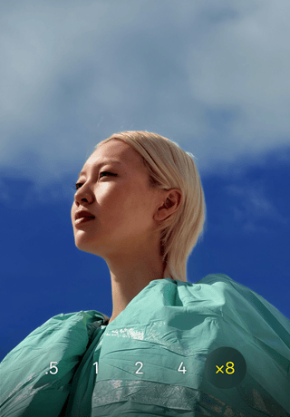 تطبيق الكاميرا على iPhone&nbsp;17&nbsp;Pro، تكبير/تصغير بصري 0.5x. و1x و2x و4x و8x ونطاق التكبير المختار هو 8x‏